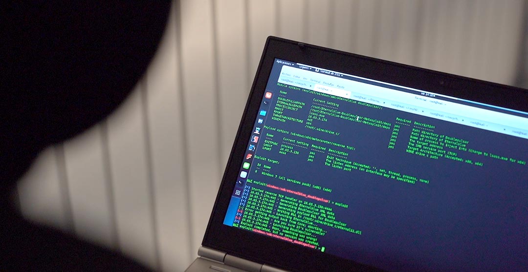 secify-pentest-dator Penetrationstest pågår på datorskärm