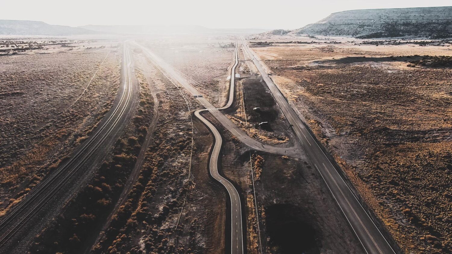 header-bg-roads Slingrig väg med en av vägarna som är extra slingrig